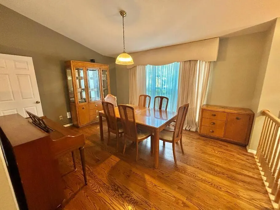Spacious Retreat With Serene Garden Sleeps Up To Eleven Olivette