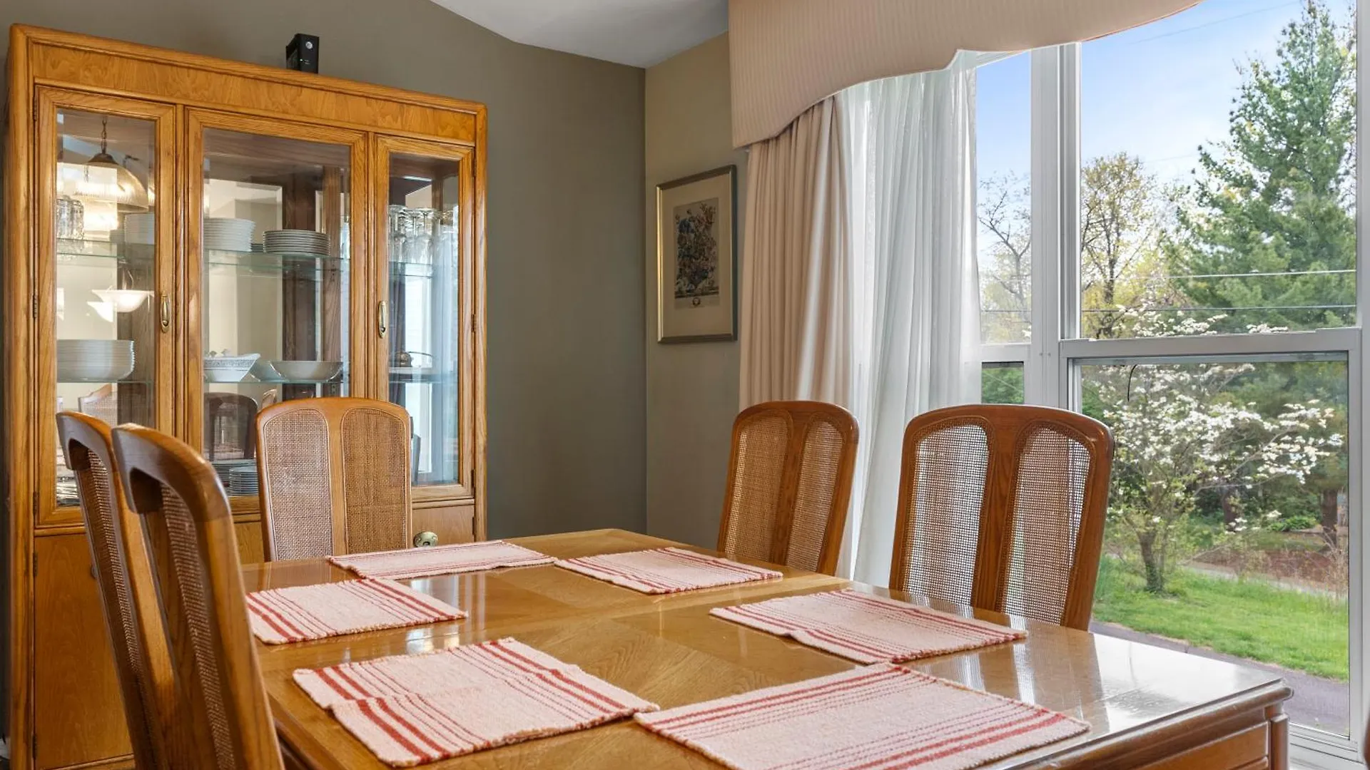 Spacious Retreat With Serene Garden Sleeps Up To Eleven Olivette 0*,  United States