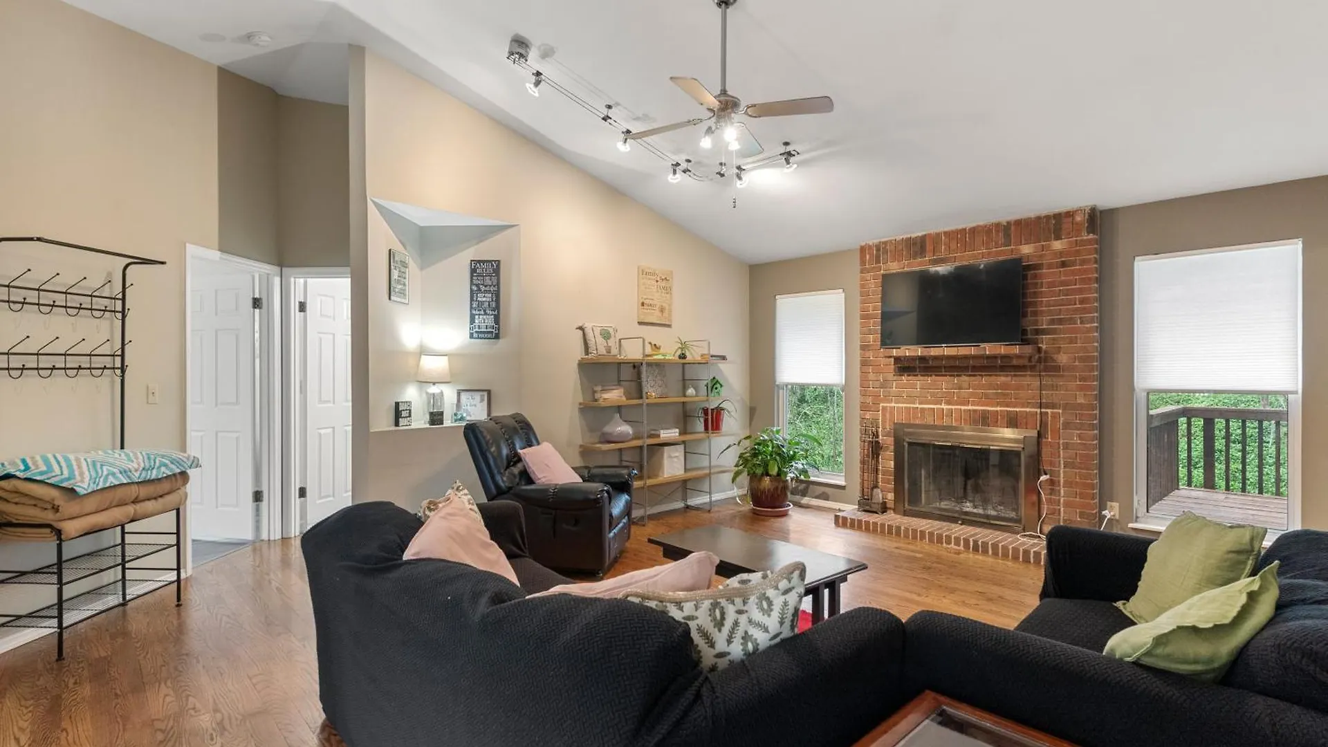 Spacious Retreat With Serene Garden Sleeps Up To Eleven Olivette 0*,  United States