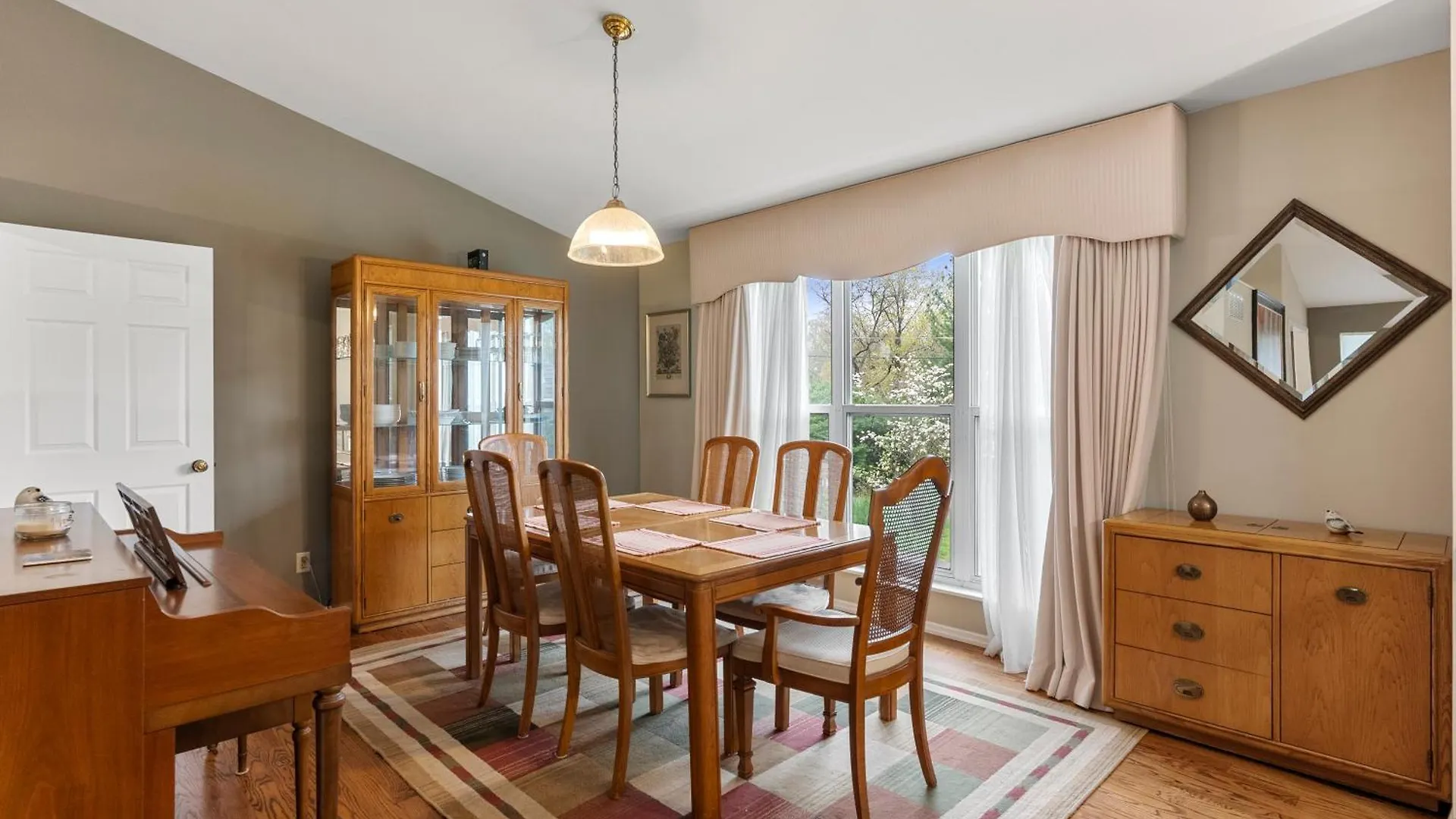 Spacious Retreat With Serene Garden Sleeps Up To Eleven Olivette 0*,