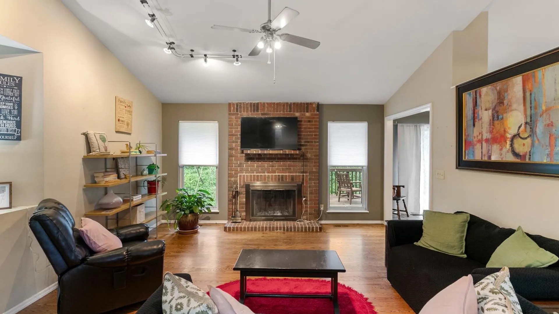 Spacious Retreat With Serene Garden Sleeps Up To Eleven Olivette
