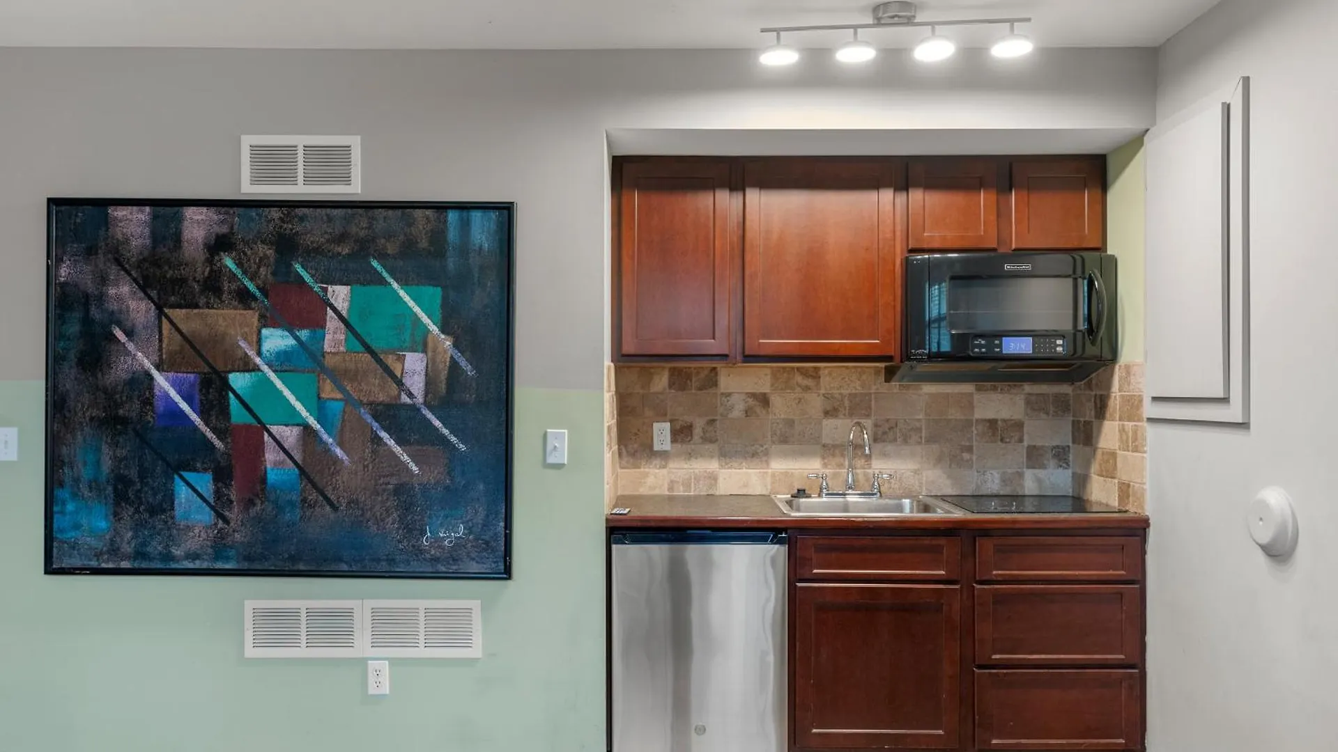 Spacious Retreat With Serene Garden Sleeps Up To Eleven Olivette 0*,