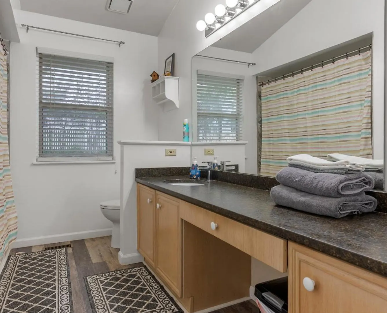 Spacious Retreat With Serene Garden Sleeps Up To Eleven Olivette